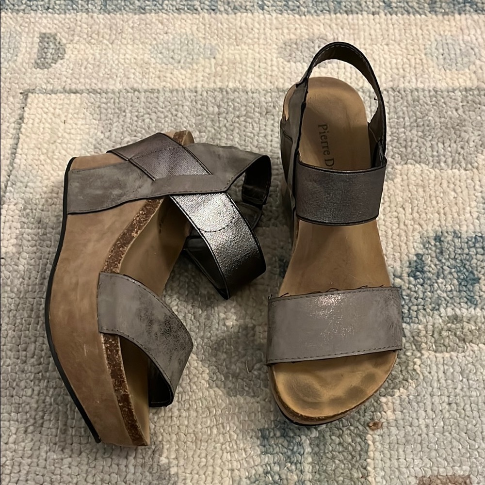 Pierre Dumas Women's Gray Sandals